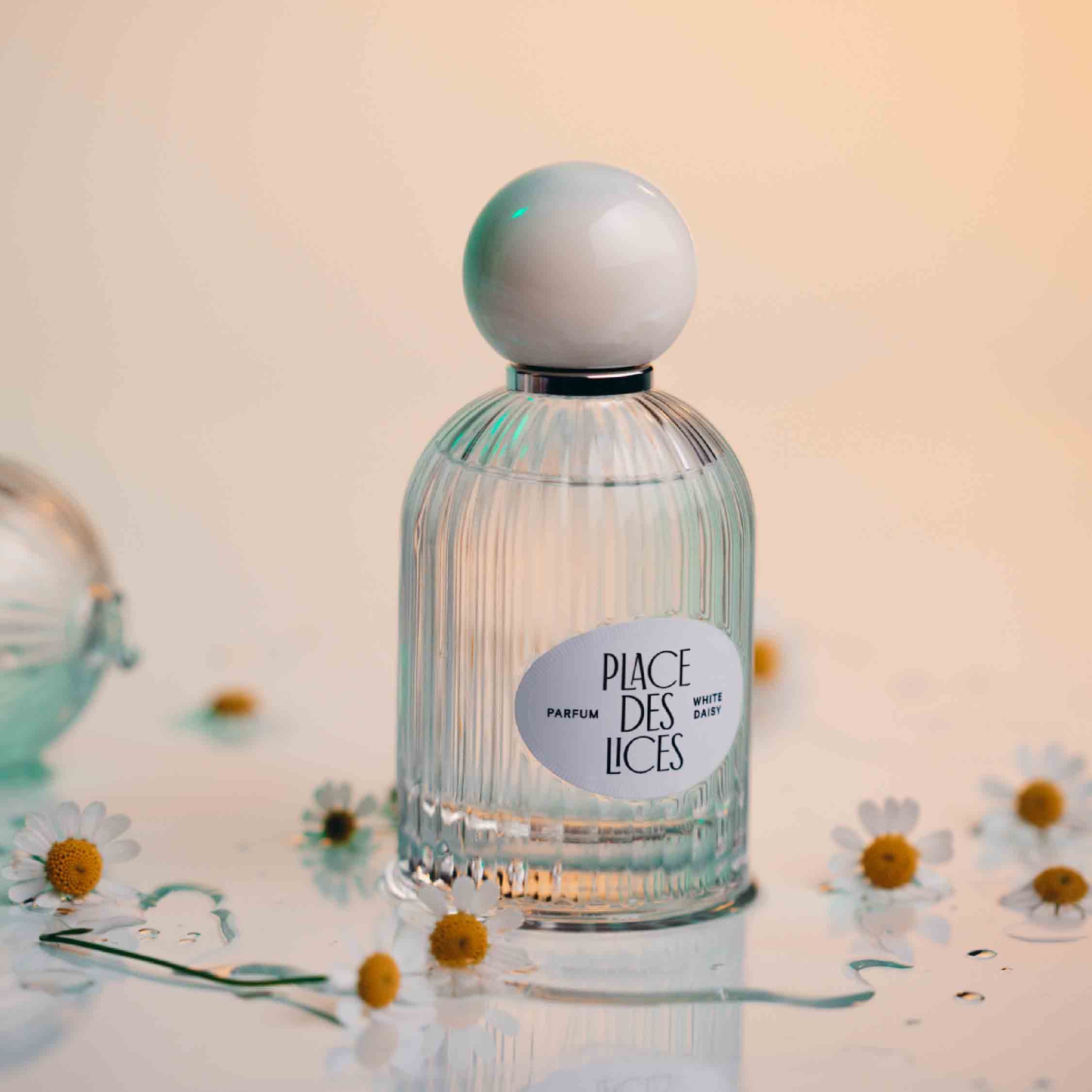 White Daisy 100ml Eau de Parfum Lifestyle Shot by Place des Lices